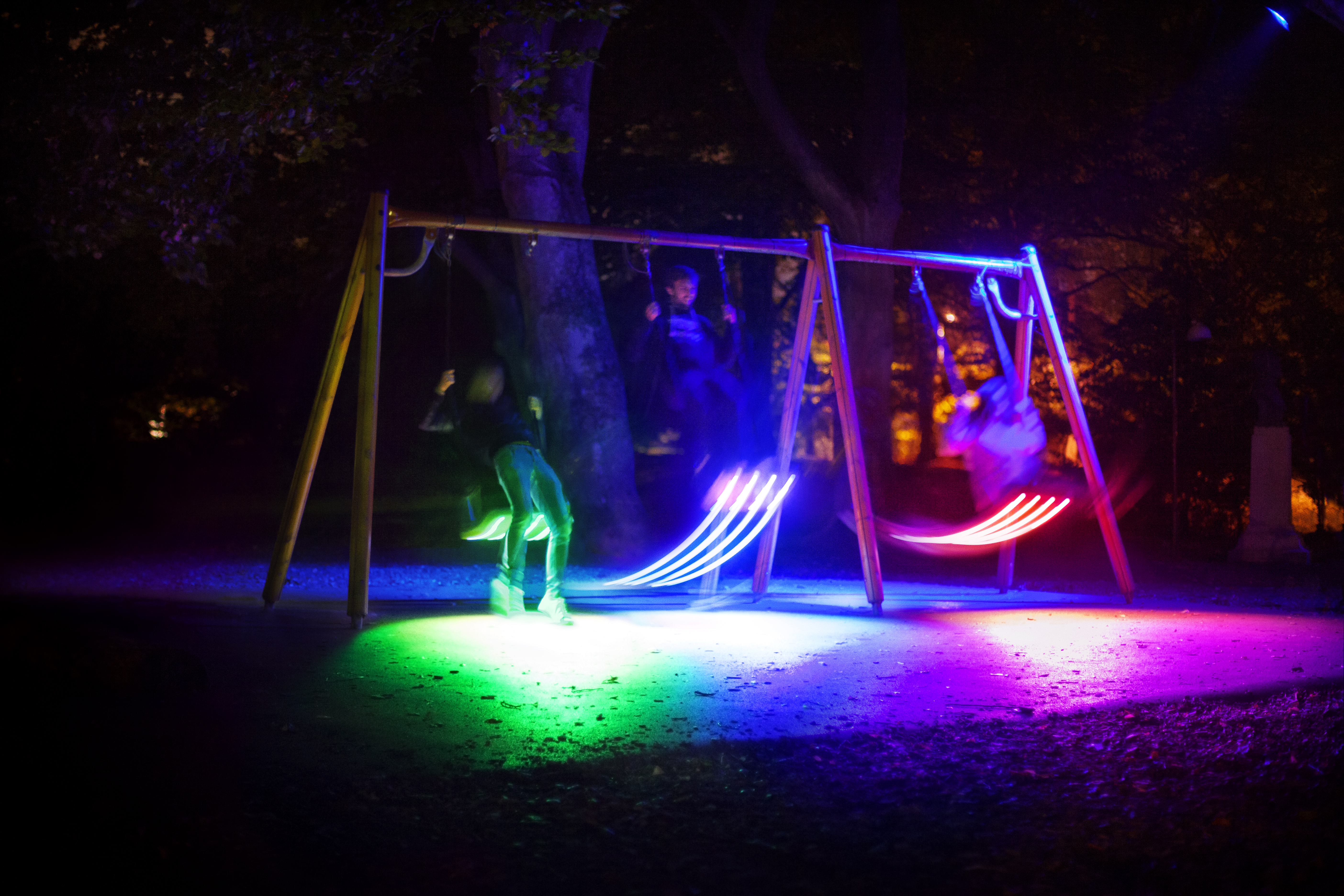 Ljusgungan lekfull ljusinstallation